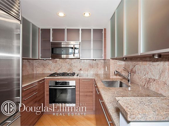 4th image of 231-235 E 55th St #33C