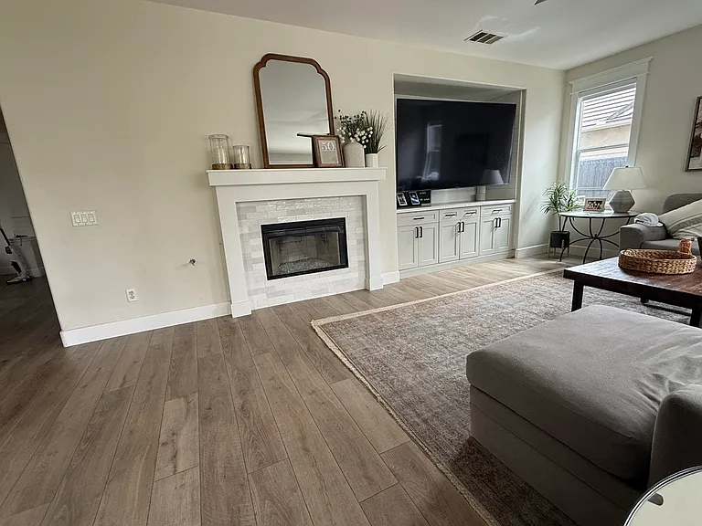 Large media niche with storage