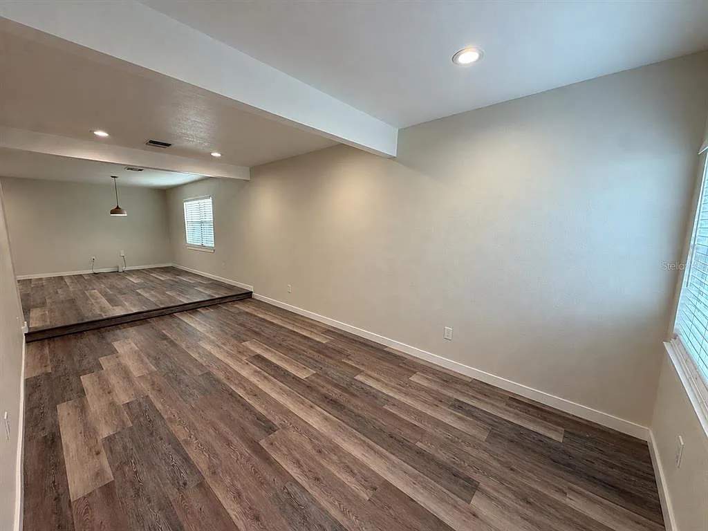 3 bed, 2.0 bath, 1375 sqft, $2,190 — Photo 4