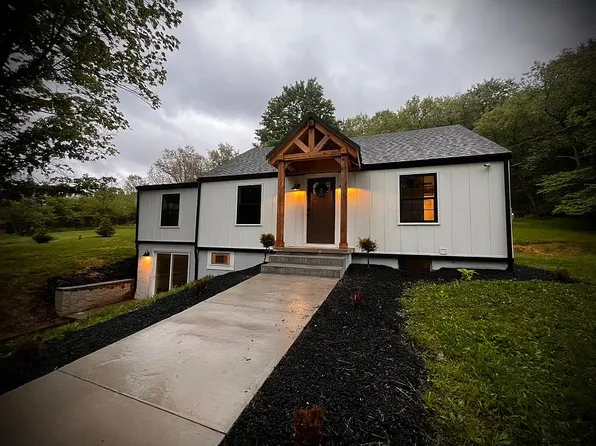 168 Pleasant View Dr, Kittanning, PA 16201