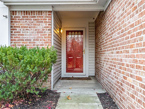 3rd image of 879 Charter Woods Dr
