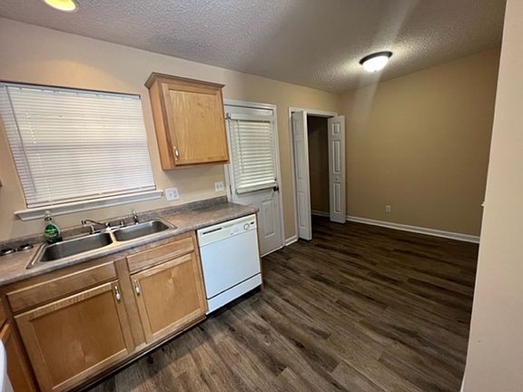 4th image of 905B Trevor Ln