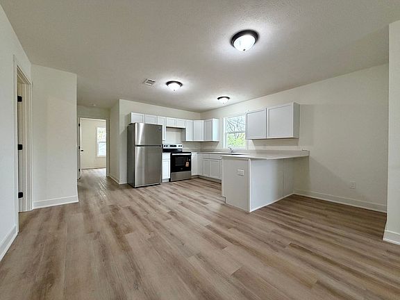 4th image of 313 Orchard Ave #2