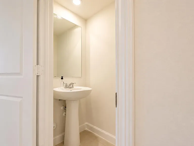 5085 SW 37th St — Photo 17