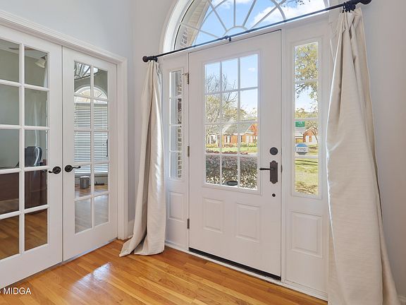 5th image of 333 Royal Crest Cir