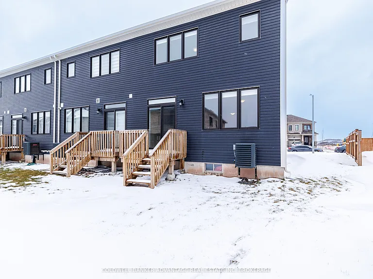 55 Rowlock St — Photo 31