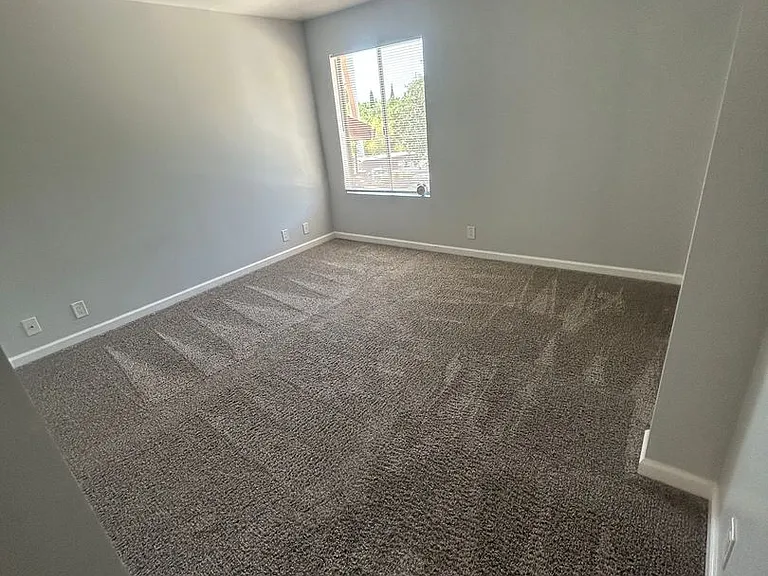 Creekside Apartments — Photo 15