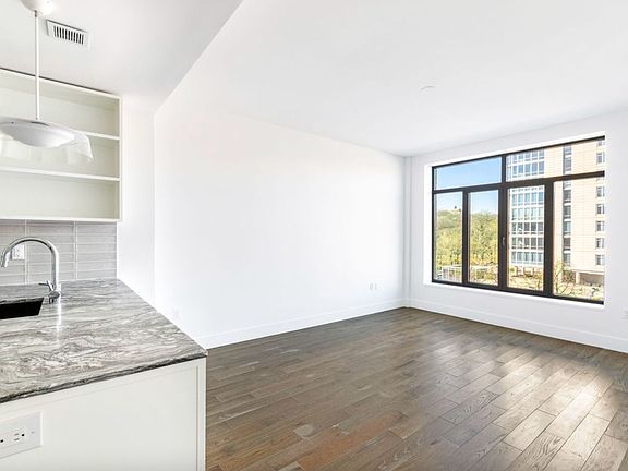 4th image of 10 Lenox Ave #5D