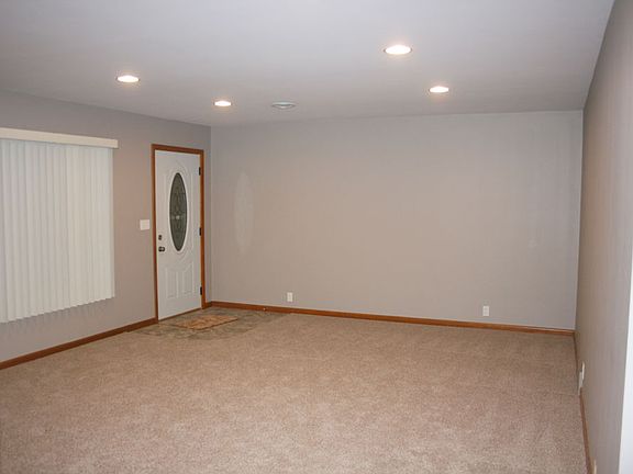 2nd image of 1218 Lincoln St