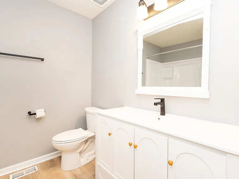 8260 Oxford Dr — Photo 15