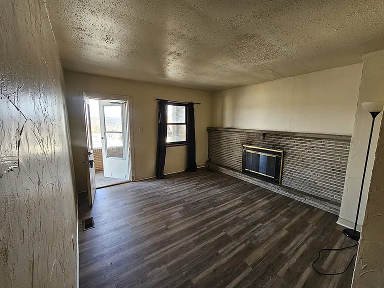 912 Morton Ave — Photo 10