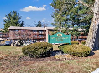 320 Knapps Hwy, Fairfield, CT 06825