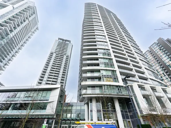 13308 Central Ave #2906, Surrey, BC V3T 0M4
