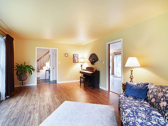 4th image of 639 Conger St NE