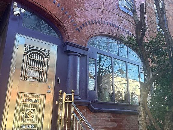 2nd image of 3228 W Oxford St