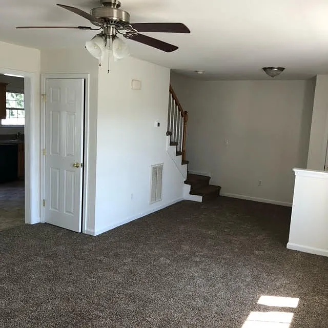 3 bed, 2.5 bath, 1352 sqft, $1,750 — Photo 4
