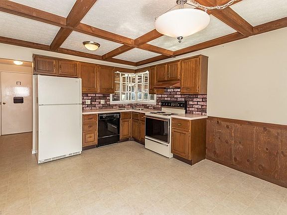 2nd image of 10 Rand Creek Ct
