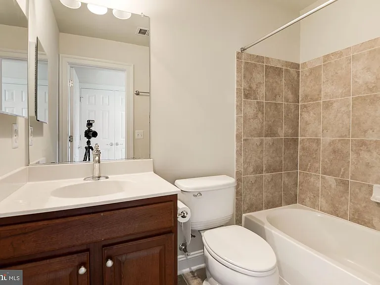 25442 Hopton House Ter — Photo 21