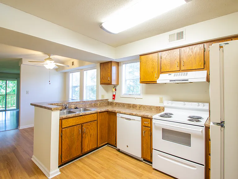 976 S Clarizz Blvd — Photo 2
