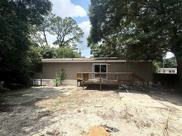 1002 Mills Ave — Photo 25