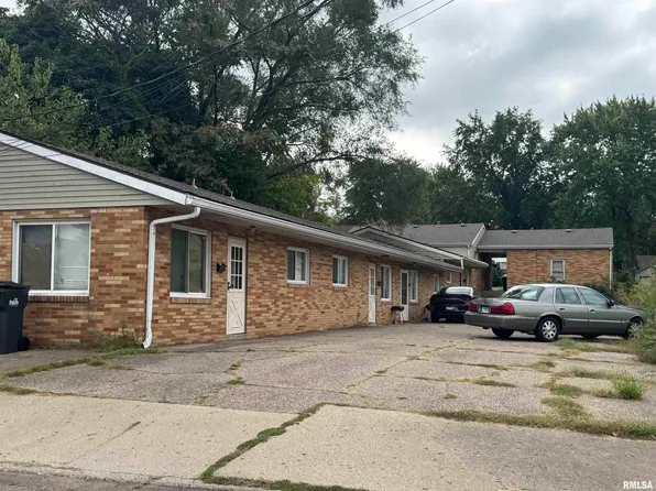 911 Hamilton St, Pekin, IL 61554