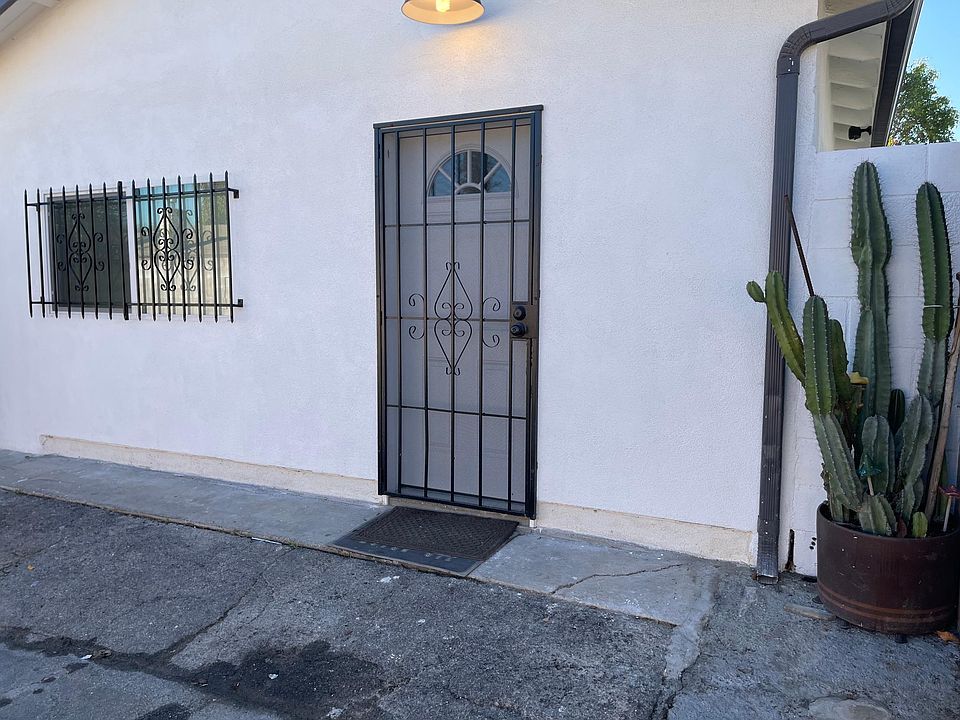 1st image of 23417 Vanowen St