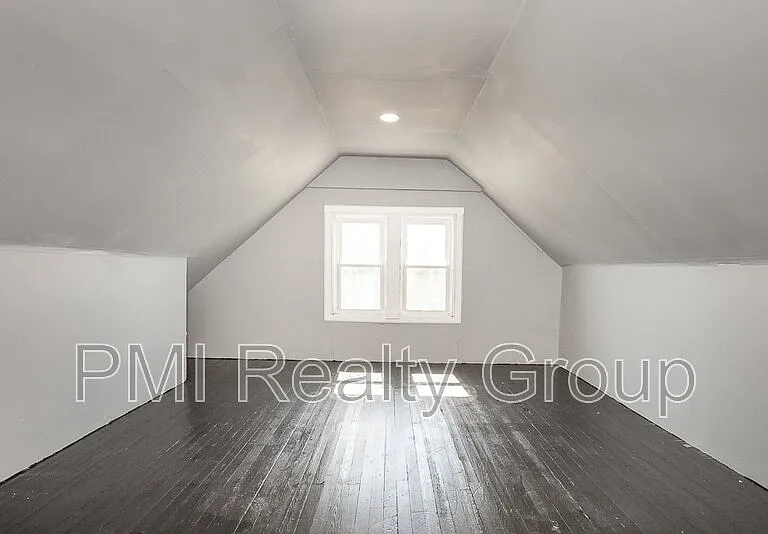 12203 Castlewood Ave — Photo 26