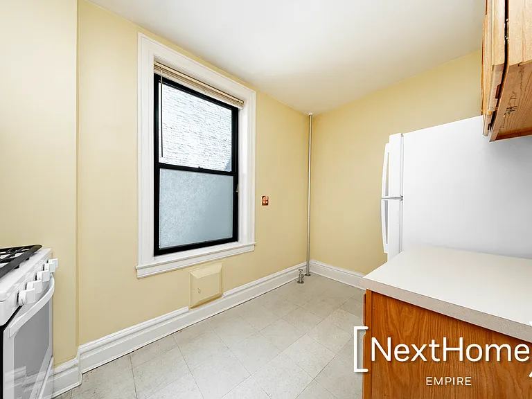 28-20 37th St #A4 — Photo 10