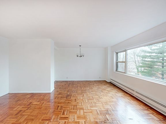 4th image of 8 Fordham Hill Oval APT 4E