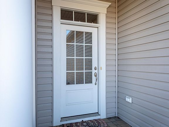 3rd image of 85 Cambridge Cir