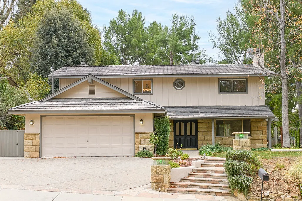 26038 Trana Circle — Photo 1