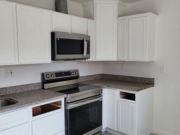 4th image of 2203 Banyan Way