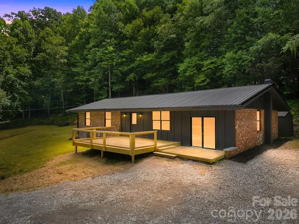 30 Top Of The Mountain Rd, Hendersonville, NC 28739