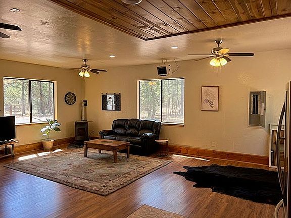2nd image of 4741 Hilltop Dr