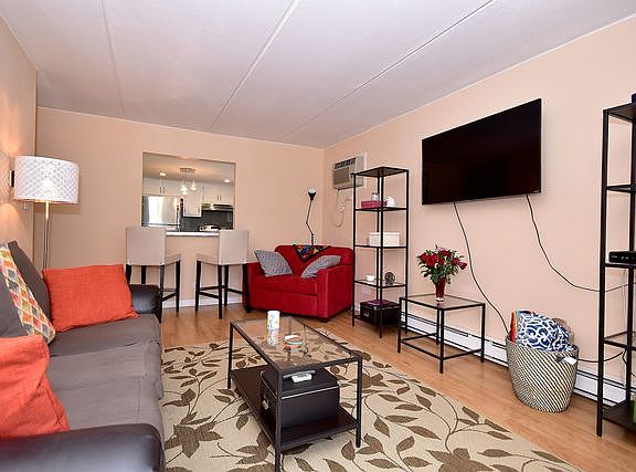 5th image of 850 Des Plaines Ave APT 209