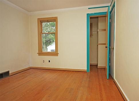 4th image of 11744 Phinney Ave N
