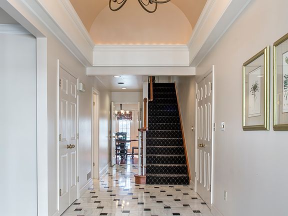 3rd image of 415 Royal Ct