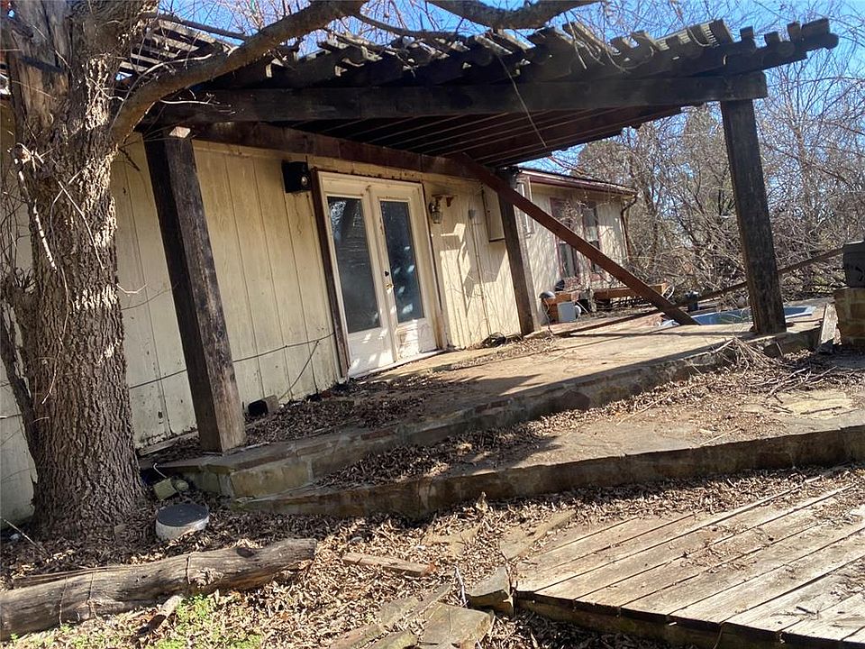 1st image of 1701 Breezeway Hts