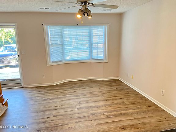 4th image of 2120 Flagstone Ct #J-8