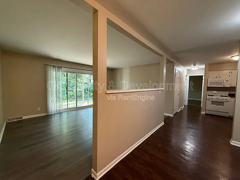 11 Simpson St #F — Photo 2
