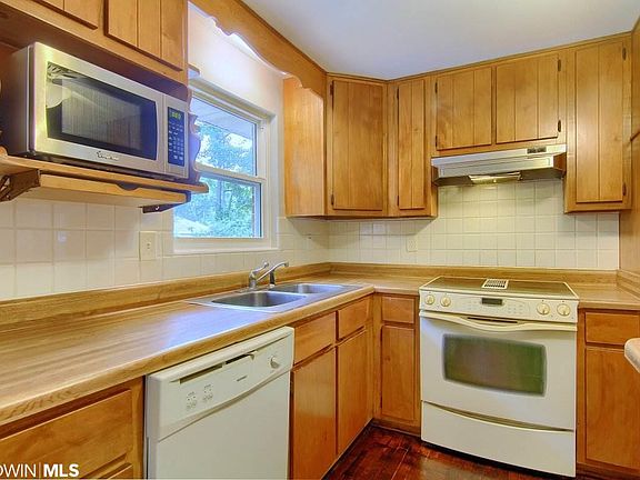 3rd image of 7375 Riverwood Dr E
