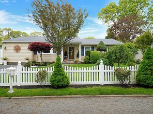 301 Deer Rd, Lake Ronkonkoma, NY 11779