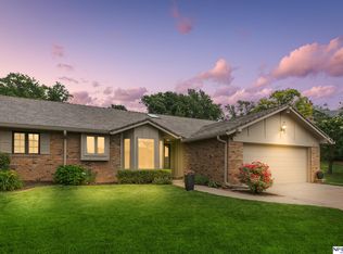 9962 Fieldcrest Dr, Omaha, NE 68114