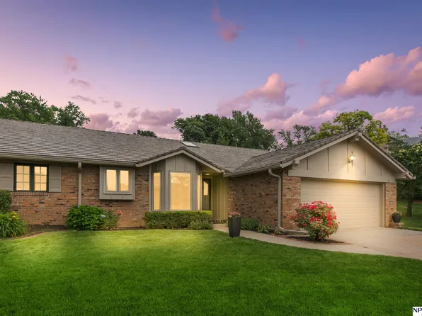 9962 Fieldcrest Dr, Omaha, NE 68114