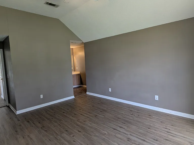 1704 Chris Dr — Photo 12