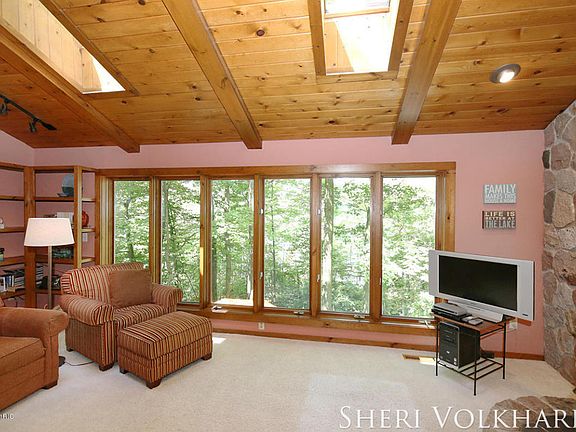 4th image of 13085 Foxwood Dr NE