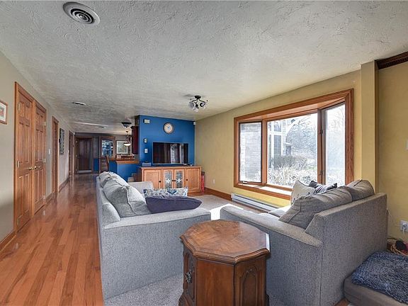 5th image of 8101 Parkview Dr