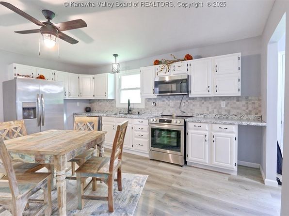 4486 Midway Rd, Yawkey, WV 25573