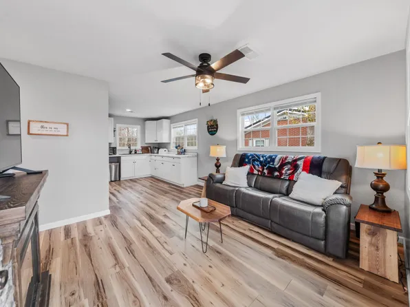 222 N Pine St, Hohenwald, TN 38462