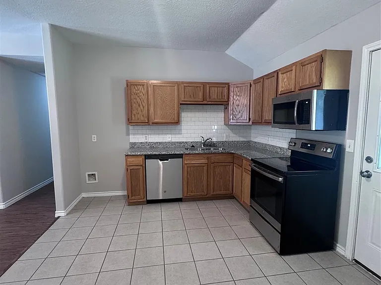 12551 Royal Lake Dr — Photo 3